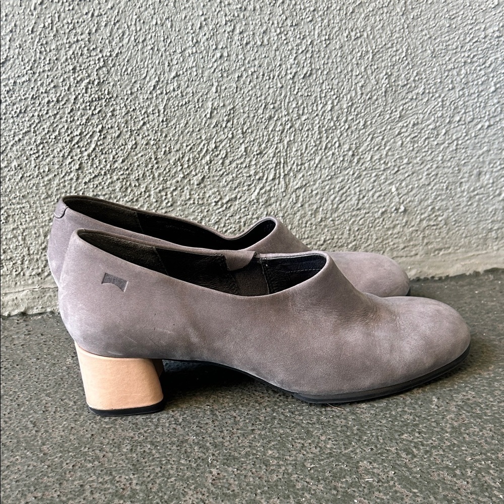Camper Kara Grey And Cream Block Heel Pump Sz 39 Business Casual Office Suede
